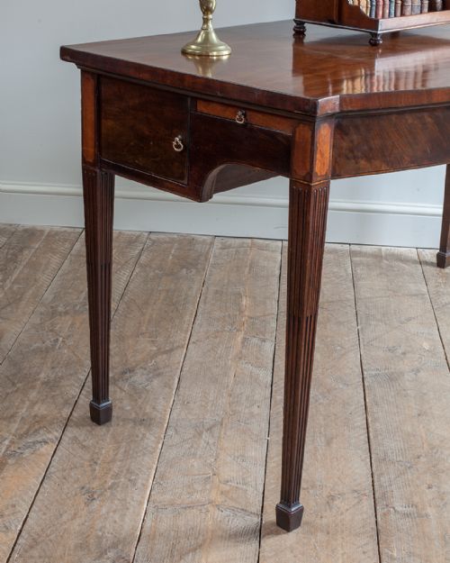 SUPERB MAHOGANY BOWFRONT SERVING TABLE - ADDITIONAL PHOTO 3
