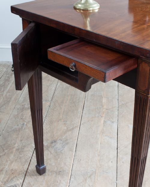SUPERB MAHOGANY BOWFRONT SERVING TABLE - ADDITIONAL PHOTO 4