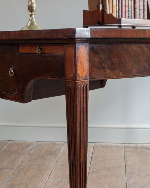 SUPERB MAHOGANY BOWFRONT SERVING TABLE - ADDITIONAL PHOTO 6