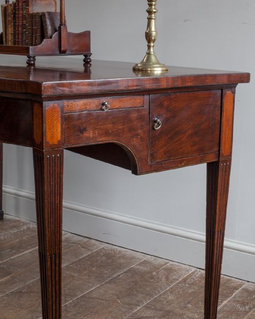 SUPERB MAHOGANY BOWFRONT SERVING TABLE - ADDITIONAL PHOTO 7