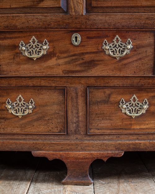 GEORGE III MAHOGANY HOUSEKEEPERS CUPBOARD - ADDITIONAL PHOTO 3