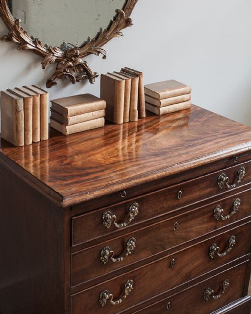 GEORGE III MAHOGANY CHEST OF DRAWERS - ADDITIONAL PHOTO 7