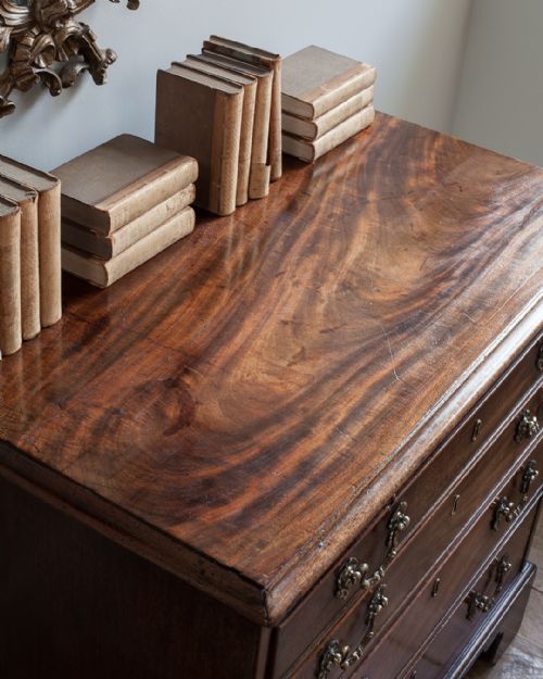 GEORGE III MAHOGANY CHEST OF DRAWERS - ADDITIONAL PHOTO 9