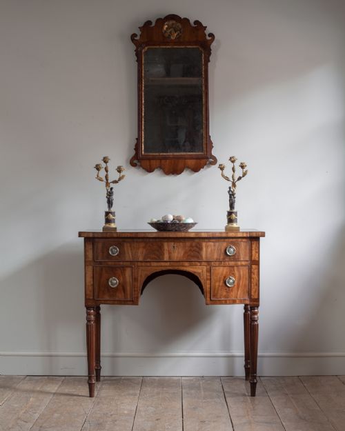 SMALL REGENCY MAHOGANY SIDEBOARD - ADDITIONAL PHOTO 2