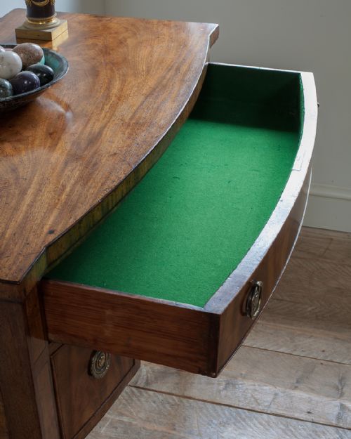 SMALL REGENCY MAHOGANY SIDEBOARD - ADDITIONAL PHOTO 5