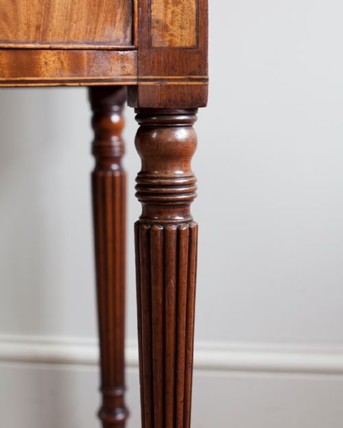 SMALL REGENCY MAHOGANY SIDEBOARD - ADDITIONAL PHOTO 9