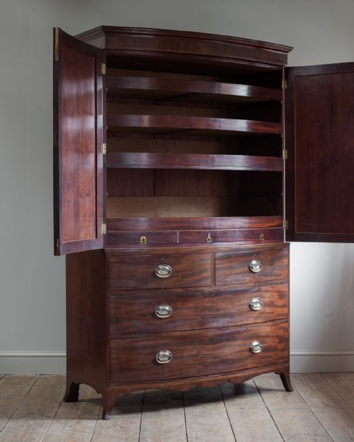 WILLIAM IV MAHOGANY BOWFRONT LINEN PRESS - ADDITIONAL PHOTO 2