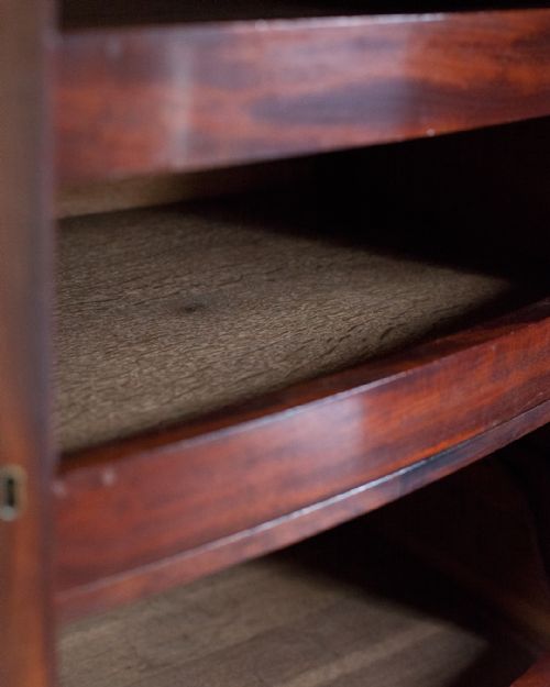 WILLIAM IV MAHOGANY BOWFRONT LINEN PRESS - ADDITIONAL PHOTO 6