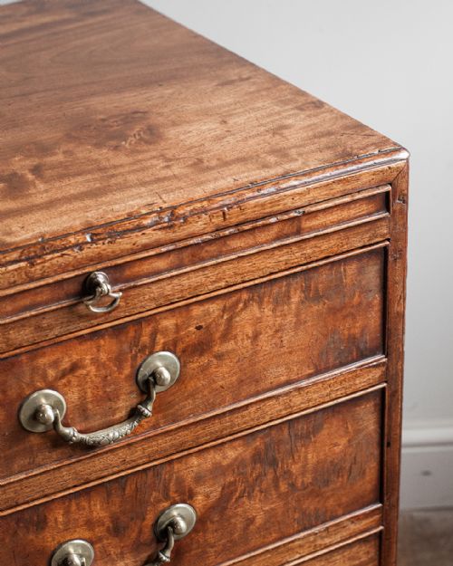 18TH CENTURY MAHOGANY CHEST OF DRAWERS - ADDITIONAL PHOTO 7