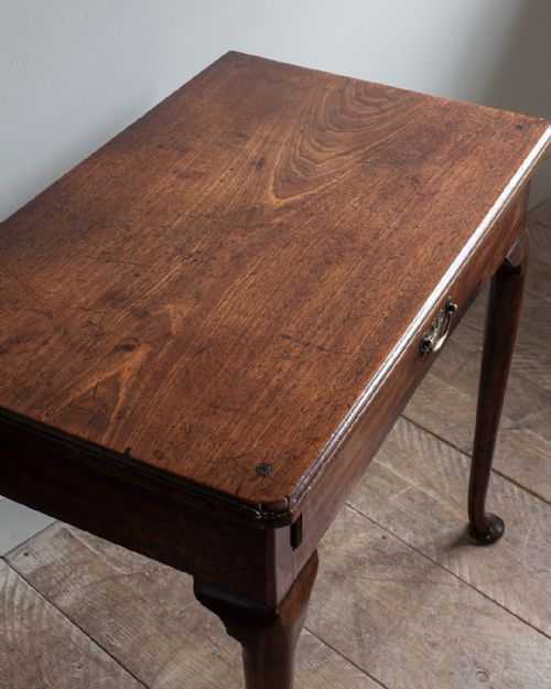 CHARMING GEORGE III MAHOGANY SIDE TABLE - ADDITIONAL PHOTO 3