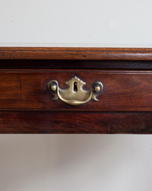 CHARMING GEORGE III MAHOGANY SIDE TABLE - ADDITIONAL PHOTO 5