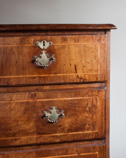GEORGE II WALNUT CHEST OF DRAWERS - ADDITIONAL PHOTO 2