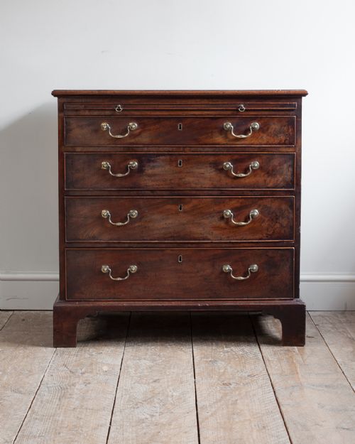 GEORGE III MAHOGANY CHEST OF DRAWERS - ADDITIONAL PHOTO 1