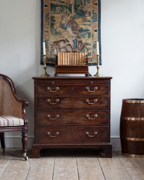GEORGE III MAHOGANY CHEST OF DRAWERS - ADDITIONAL PHOTO 2