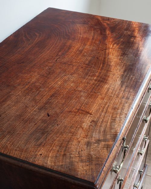 GEORGE III MAHOGANY CHEST OF DRAWERS - ADDITIONAL PHOTO 3
