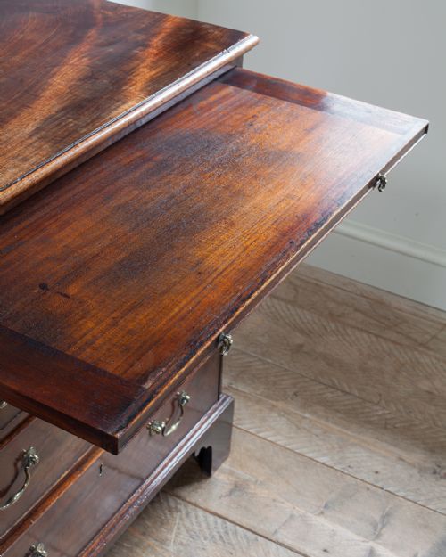 GEORGE III MAHOGANY CHEST OF DRAWERS - ADDITIONAL PHOTO 4