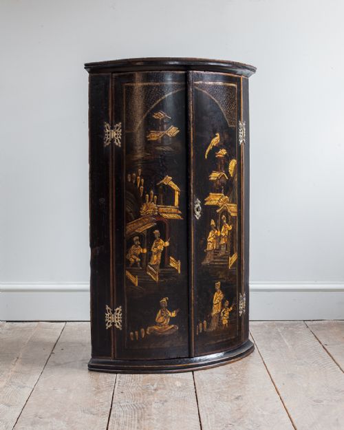 18TH CENTURY LACQUERED BOWFRONT CORNER CUPBOARD - ADDITIONAL PHOTO 1