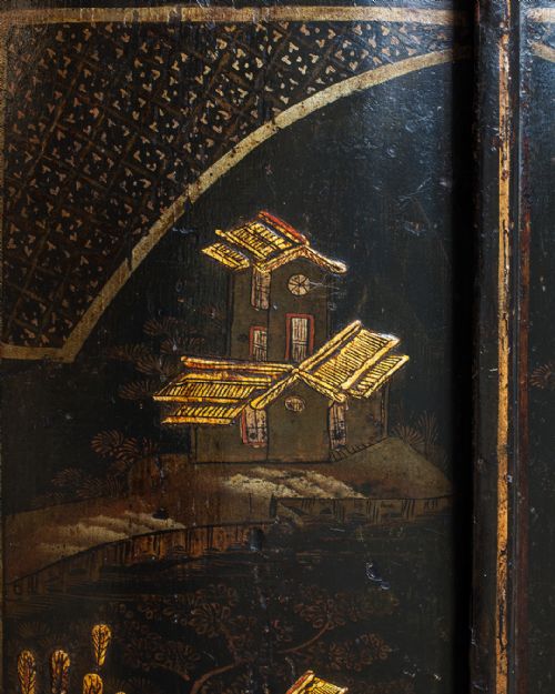 18TH CENTURY LACQUERED BOWFRONT CORNER CUPBOARD - ADDITIONAL PHOTO 3