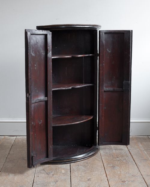 18TH CENTURY LACQUERED BOWFRONT CORNER CUPBOARD - ADDITIONAL PHOTO 5