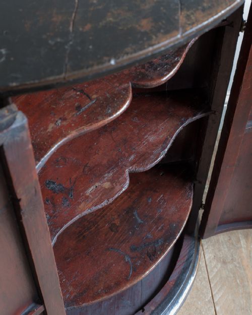 18TH CENTURY LACQUERED BOWFRONT CORNER CUPBOARD - ADDITIONAL PHOTO 6