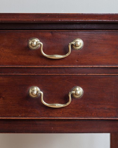 GEORGE III MAHOGANY LOWBOY - ADDITIONAL PHOTO 3