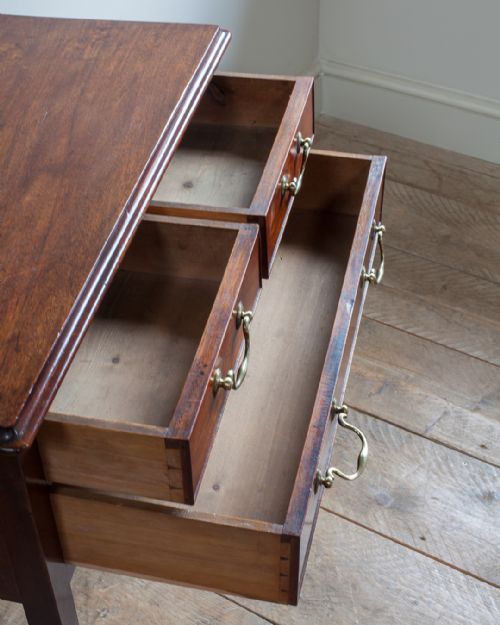 GEORGE III MAHOGANY LOWBOY - ADDITIONAL PHOTO 5