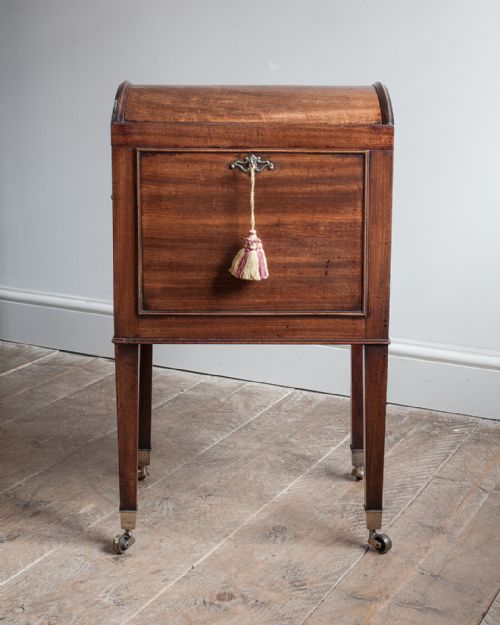 GEORGE III MAHOGANY CELLARET - ADDITIONAL PHOTO 1