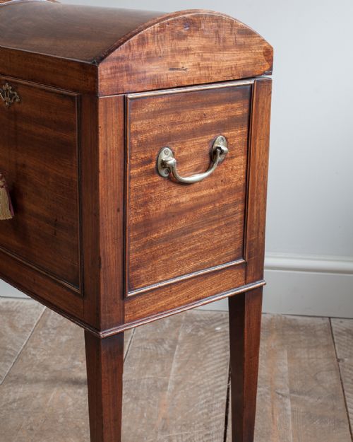 GEORGE III MAHOGANY CELLARET - ADDITIONAL PHOTO 5