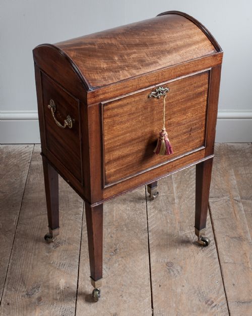 GEORGE III MAHOGANY CELLARET - ADDITIONAL PHOTO 6