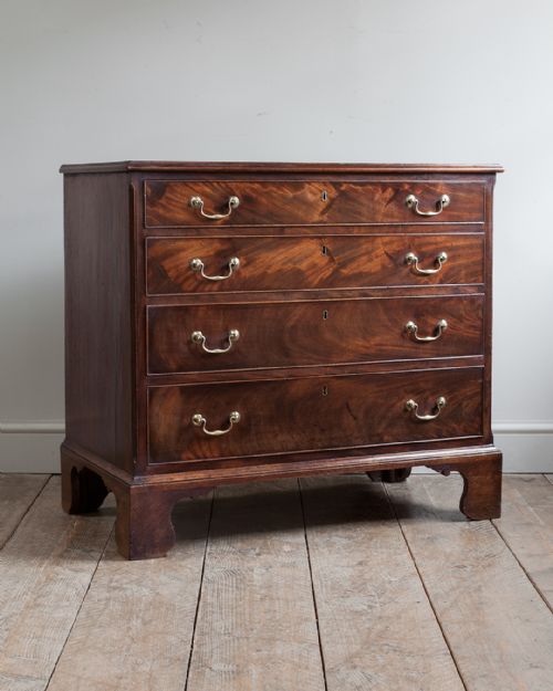 GEORGE III MAHOGANY CHEST OF DRAWERS