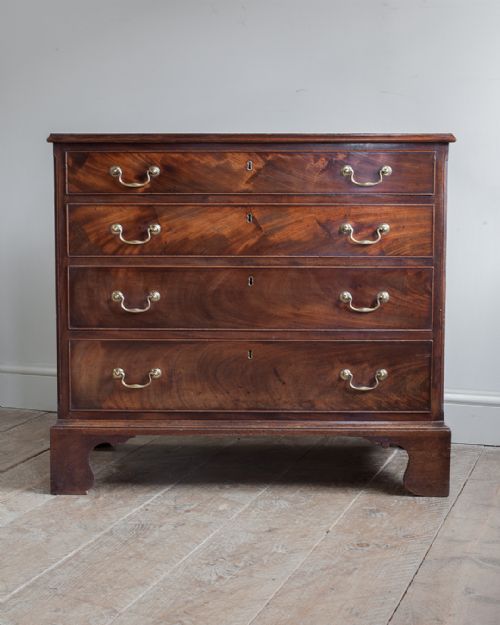 GEORGE III MAHOGANY CHEST OF DRAWERS - ADDITIONAL PHOTO 1