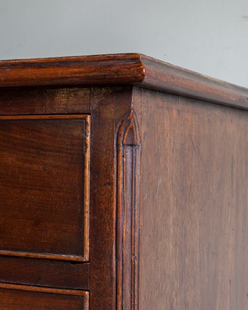GEORGE III MAHOGANY CHEST OF DRAWERS - ADDITIONAL PHOTO 5