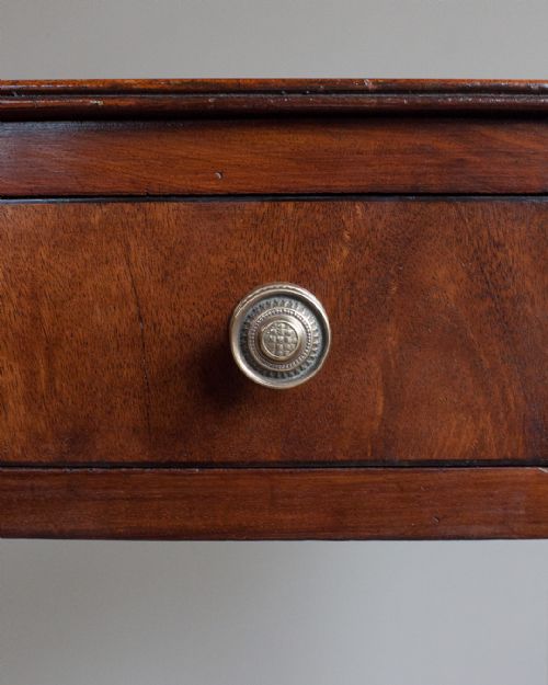 ELEGANT REGENCY MAHOGANY SIDE TABLE - ADDITIONAL PHOTO 7