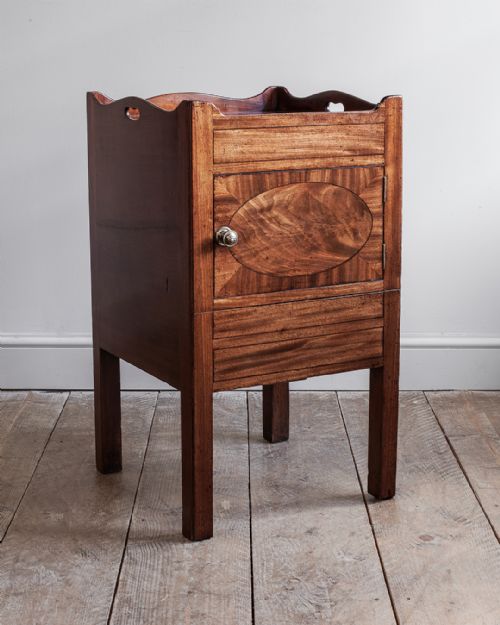 GEORGE III MAHOGANY TRAY TOP COMMODE