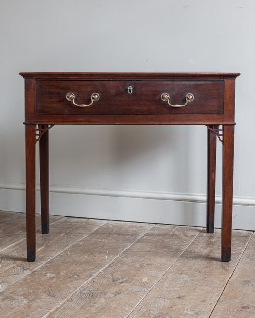 18TH CENTURY MAHOGANY SIDE TABLE - ADDITIONAL PHOTO 2
