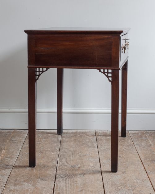 18TH CENTURY MAHOGANY SIDE TABLE - ADDITIONAL PHOTO 9