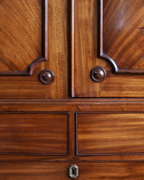 GEORGE III MAHOGANY LINEN PRESS - ADDITIONAL PHOTO 4