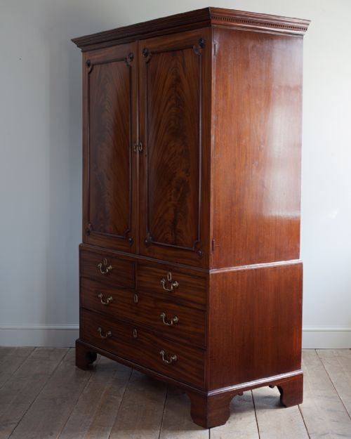 GEORGE III MAHOGANY LINEN PRESS - ADDITIONAL PHOTO 6