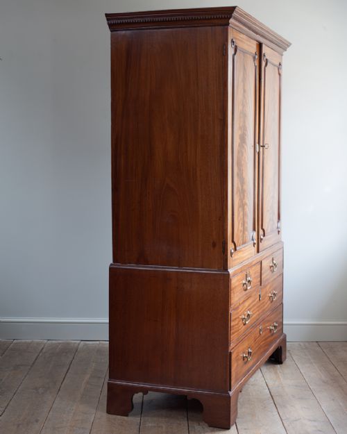 GEORGE III MAHOGANY LINEN PRESS - ADDITIONAL PHOTO 7