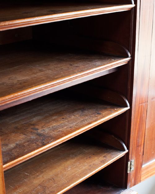 GEORGE III MAHOGANY LINEN PRESS - ADDITIONAL PHOTO 9