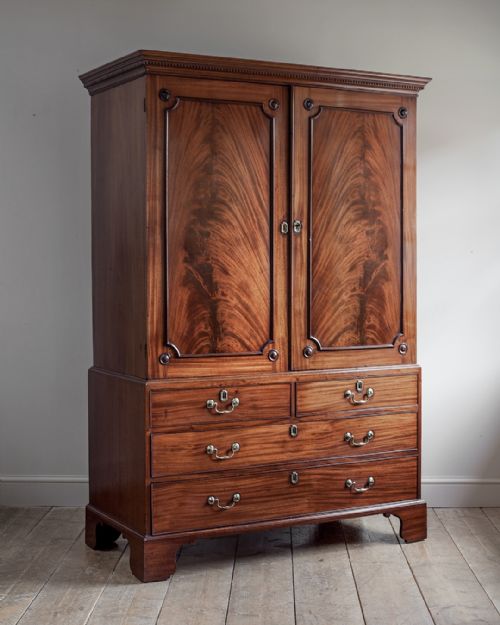 george iii mahogany linen press - CATEGORY: ANTIQUE CUPBOARDS - DATED 18TH CENTURY