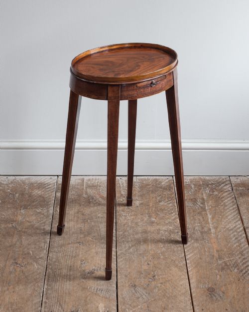 DELIGHTFUL GEORGIAN MAHOGANY OVAL URN STAND