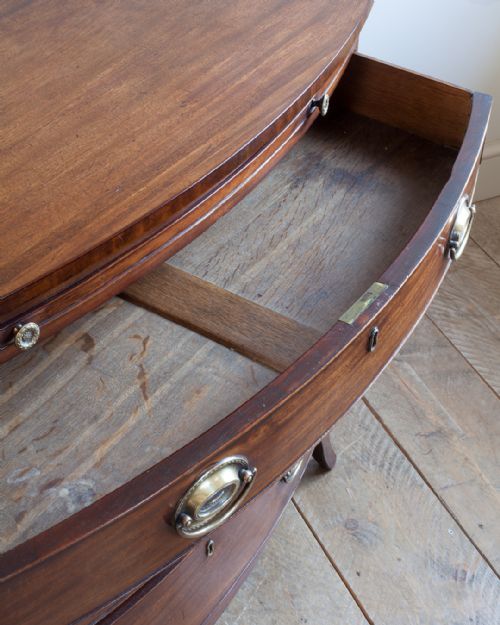 GEORGE IV MAHOGANY BOWFRONT CHEST OF DRAWERS - ADDITIONAL PHOTO 6
