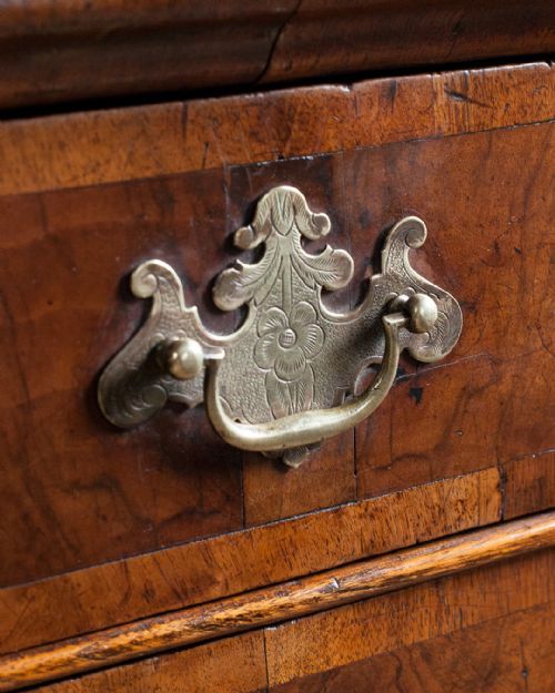 GEORGE II WALNUT CHEST OF DRAWERS - ADDITIONAL PHOTO 4