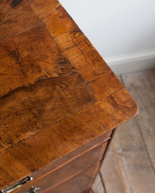 GEORGE II WALNUT CHEST OF DRAWERS - ADDITIONAL PHOTO 6