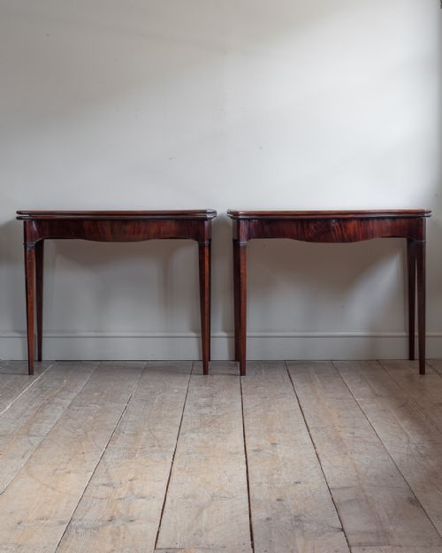 PAIR OF FINE QUALITY GEORGE III MAHOGANY SERPENTINE TEA TABLES - ADDITIONAL PHOTO 1