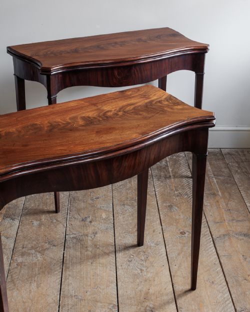 PAIR OF FINE QUALITY GEORGE III MAHOGANY SERPENTINE TEA TABLES - ADDITIONAL PHOTO 2