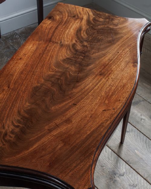 PAIR OF FINE QUALITY GEORGE III MAHOGANY SERPENTINE TEA TABLES - ADDITIONAL PHOTO 3