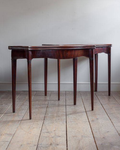 PAIR OF FINE QUALITY GEORGE III MAHOGANY SERPENTINE TEA TABLES - ADDITIONAL PHOTO 4