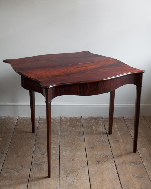 PAIR OF FINE QUALITY GEORGE III MAHOGANY SERPENTINE TEA TABLES - ADDITIONAL PHOTO 5
